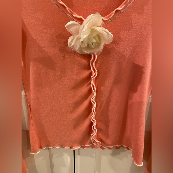 PRETTY SIZE MEDIUM PEACH WITH CREAM ACCENTS LONG SLEEVE T SHIRT V NECK - Picture 10 of 13